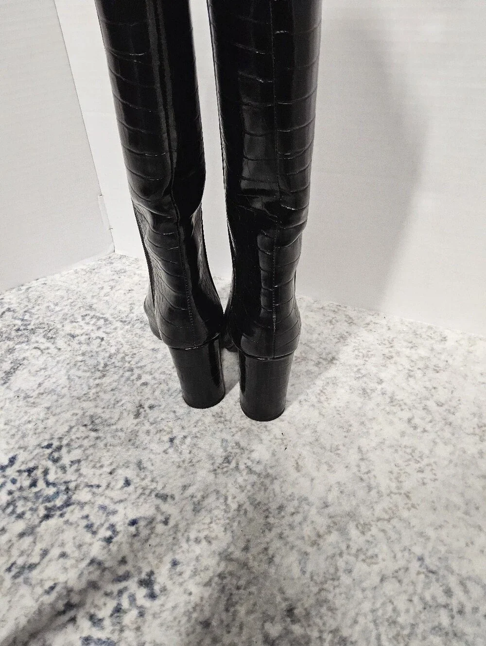 NWOT Size 5M Women's Black Croc-Embossed Knee Boots - Sleek Zip Detail